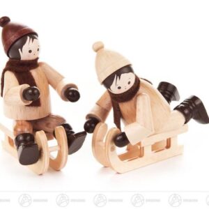 Dregeno Erzgebirge Weihnachtsfigur Miniatur Schlittenkinder natur (2) Höhe ca 6 cm NEU, auf Schlitten mit Mütze und Schal