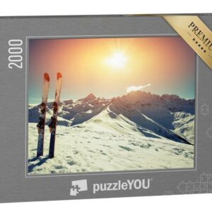 puzzleYOU Puzzle Skier im Schnee in den Bergen, 2000 Puzzleteile, puzzleYOU-Kollektionen Sonne, Sport, Winter, Himmel & Jahreszeiten